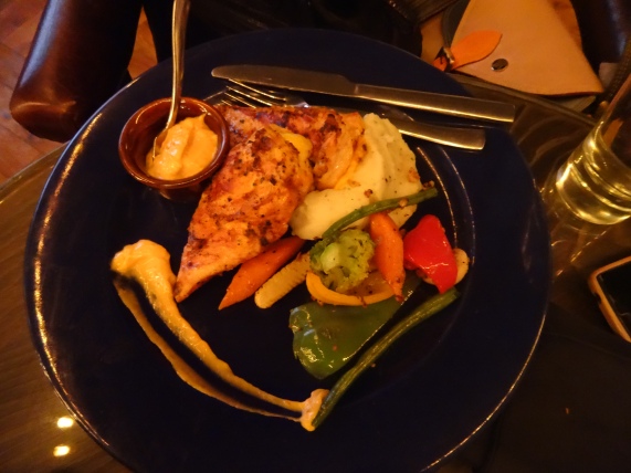 Teddy Boys Spicy cheesy grilled chicken breast (with mashed potatoes and vegetables)